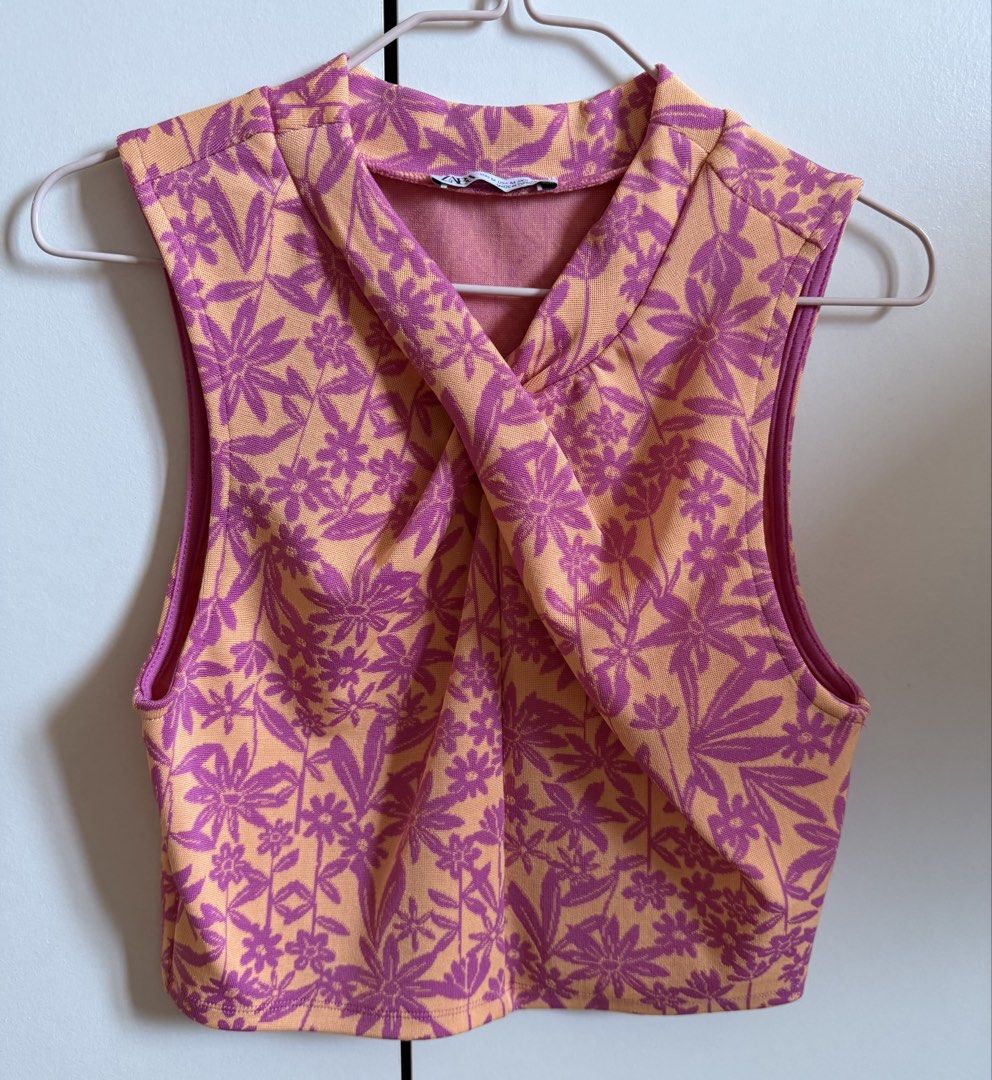 Zara Floral Twist Crop Top (Category: Sleeveless) located in Manila. Submitted by trishaaysobel (Listing ID 1438739996, Image 2). Description: - Zara crop top - Vibrant pink and orange floral print - Unique twist detail at the front - Sleeveless design.