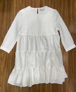 (Category: ) located in . Submitted by everythingbrandedpreloved_ (Listing ID 1438849035, Image 1). Description: .