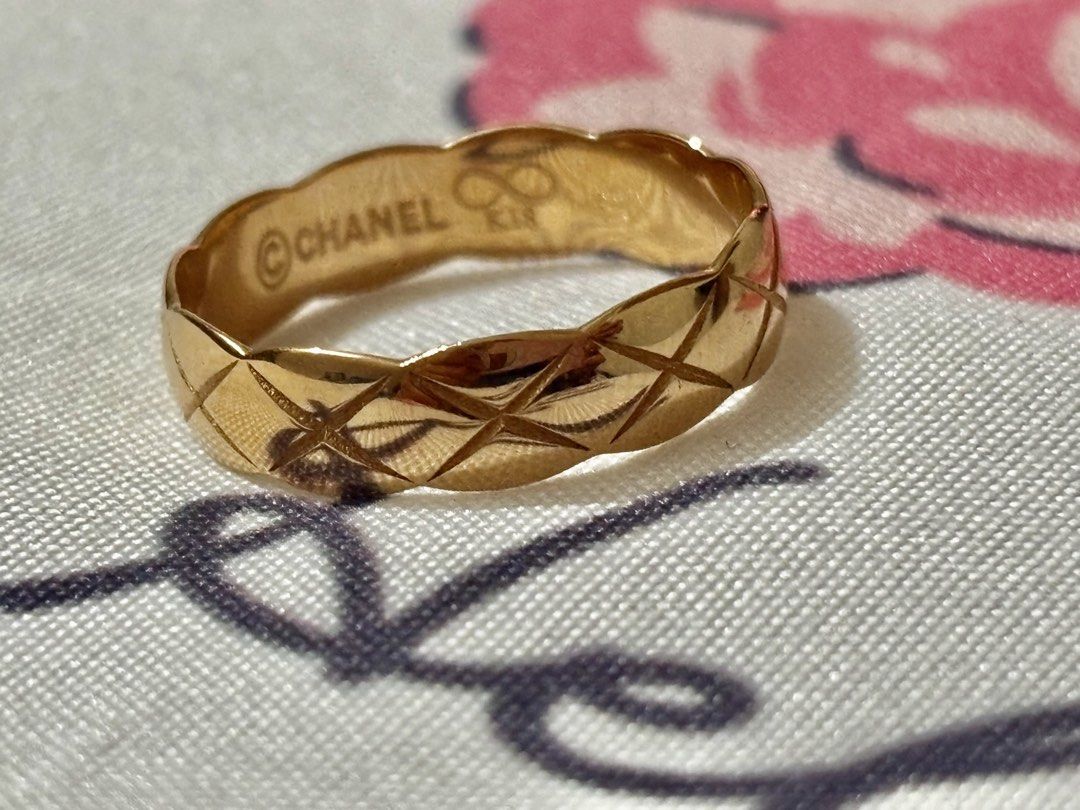 18k C0C0 Crush Ring Rose Gold size 6.5 (Category: Rings) located in Manila. Submitted by rhazeljataska (Listing ID 1435652730, Image 1). Description: - Crafted in 18K gold - Features the signature quilted pattern - Stamped - Elegant and classic design - rosegold. Size6.5 - brand new mejo masikip lang sakin - 2.4grams.