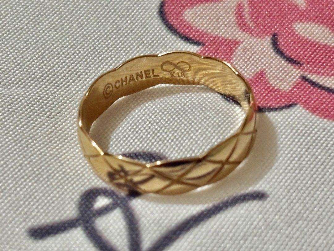 18k C0C0 Crush Ring Rose Gold size 6.5 (Category: Rings) located in Manila. Submitted by rhazeljataska (Listing ID 1435652730, Image 3). Description: - Crafted in 18K gold - Features the signature quilted pattern - Stamped - Elegant and classic design - rosegold. Size6.5 - brand new mejo masikip lang sakin - 2.4grams.