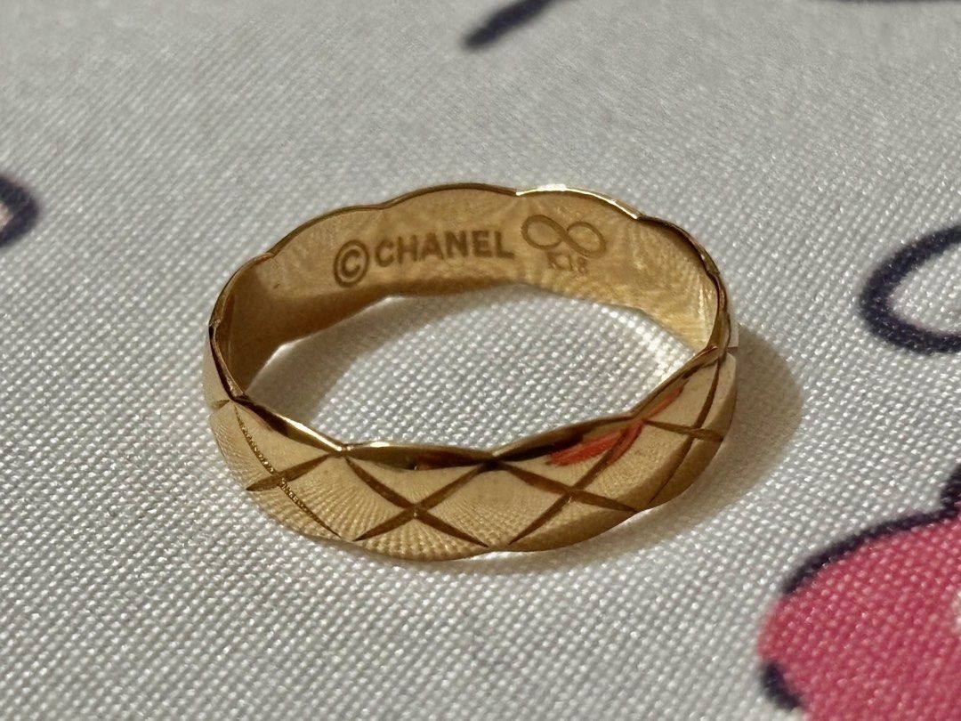 18k C0C0 Crush Ring Rose Gold size 6.5 (Category: Rings) located in Manila. Submitted by rhazeljataska (Listing ID 1435652730, Image 2). Description: - Crafted in 18K gold - Features the signature quilted pattern - Stamped - Elegant and classic design - rosegold. Size6.5 - brand new mejo masikip lang sakin - 2.4grams.