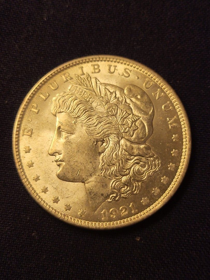 1921 p Unc Morgan silver dollar (Category: Currency) located in Caloocan City. Submitted by swiftfish.d72520 (Listing ID 1435559606, Image 1). Description: 1921 p Unc Morgan Silver Dollar 90% silver. Hard to find in this condition. In protective capsule. Mailing is not available for this item Cash only will meet.PICK UP ONLY. Contact # 09681109587. The gold color is the lighting effect when this was taken. Good luck.