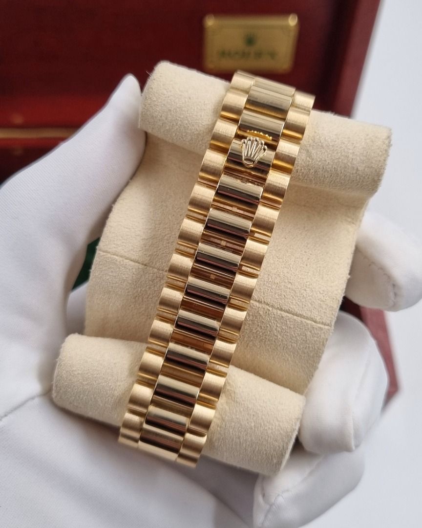 1996 DAY-DATE 36 ALL YELLOW GOLD (Category: Luxury Watches) located in Mandaluyong City. Submitted by tjl05 (Listing ID 1435691359, Image 2). Description: DAY-DATE 36 ALL YELLOW GOLD Yr 1996 Full set Open for authentication.