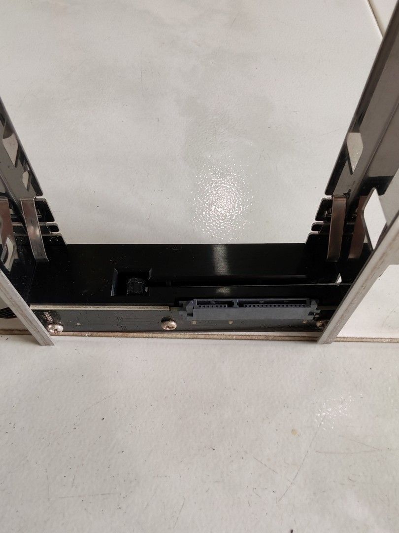 3.5" SATA HDD Enclosure442902036150364161