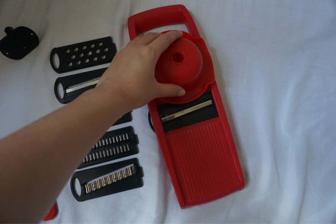 6in1 Shredder/grater with other FREE kitchen tools (Category: Other Kitchenware & Tableware) located in Antipolo. Submitted by ttrends (Listing ID 1435635968, Image 3). Description: .