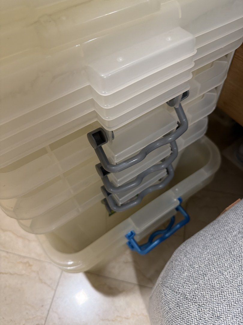 8 x Stackable Plastic Storage Boxes with Lids443292462938869762