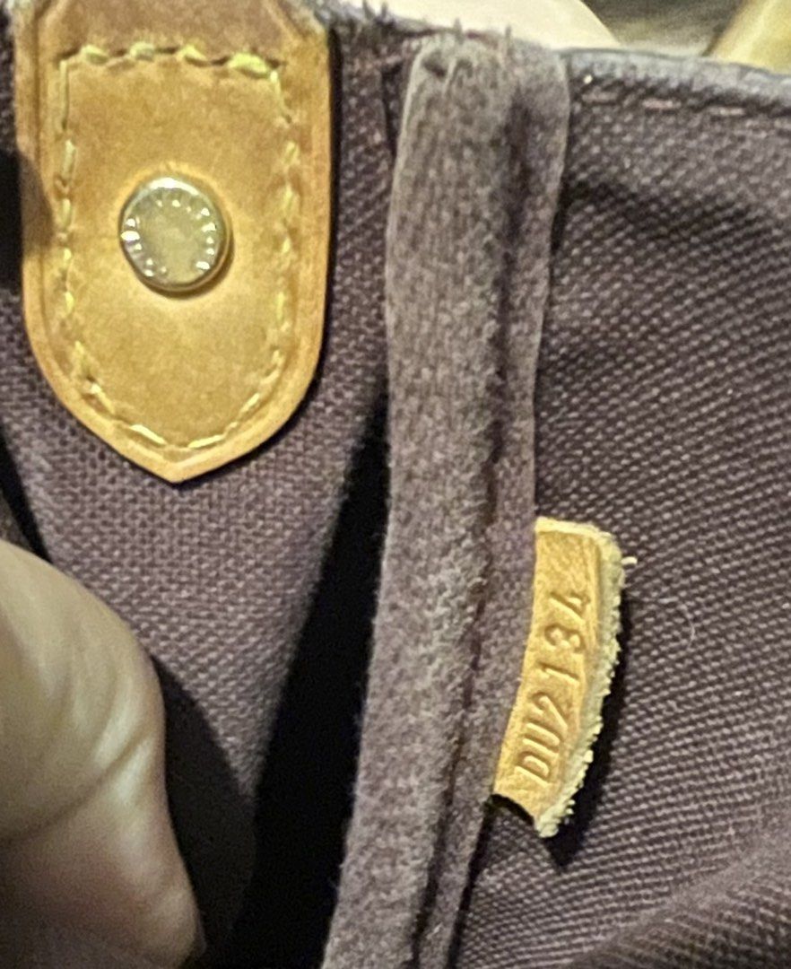 💯 Louis Vuitton MM Favorite (Category: Luxury Bags & Wallets) located in Binan City. Submitted by iamptetty (Listing ID 1435667283, Image 3). Description: Authentic Normal signs of usage .