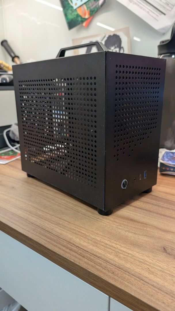 A17 Mini ITX case443232739876546560