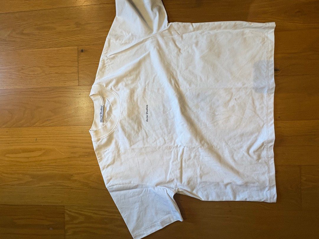 Acne Studios White T-shirt (Category: Tshirts & Polo Shirts ) located in Quezon City. Submitted by nmuy05 (Listing ID 1435587114, Image 1). Description: - Acne Studios T-shirt - Crew neck - Short sleeves - Brand logo on chest - Made of plain fabric.