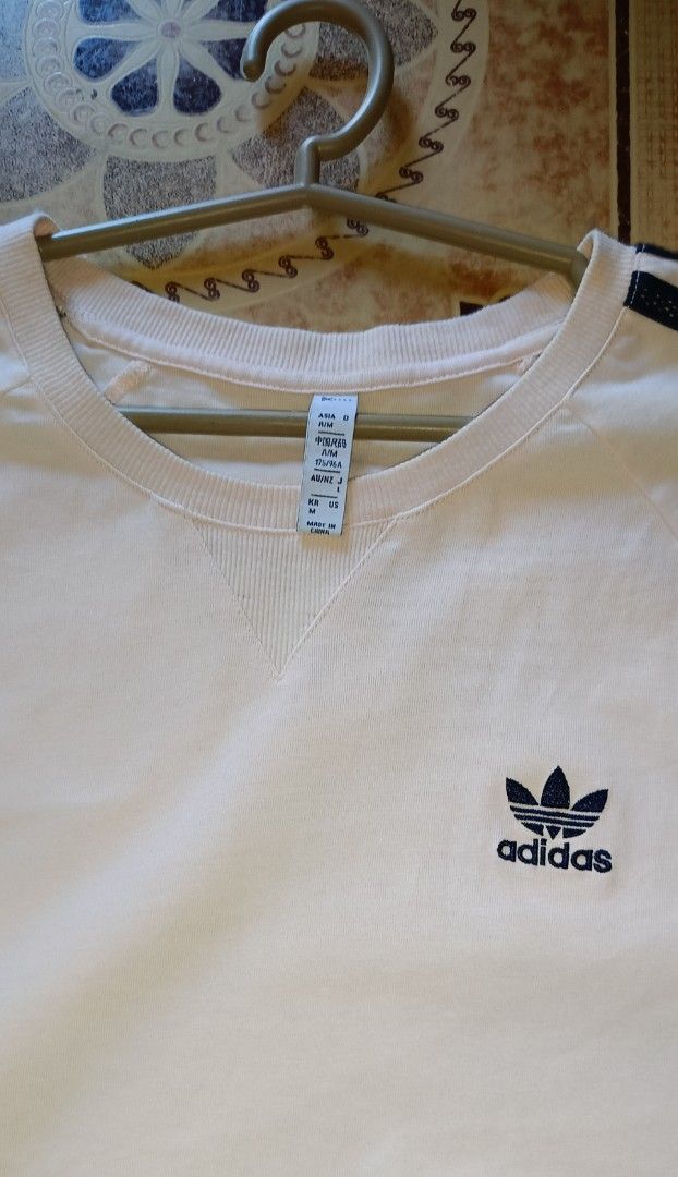 Adidas 3-Stripes T-Shirt (Category: Tshirts & Polo Shirts ) located in Manila. Submitted by hazelicious21 (Listing ID 1435608754, Image 2). Description: - Adidas t-shirt - Light pink color - Navy blue accents - Iconic 3-stripes on sleeves - Adidas logo on chest - Crew neck and short sleeves - Model number: IC5539.