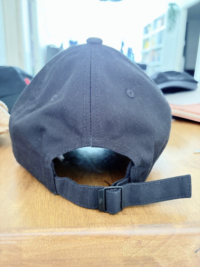 Adidas Cap (Category: Caps & Hats) located in Singapore. Submitted by sellproof (Listing ID 1435548921, Image 3). Description: .