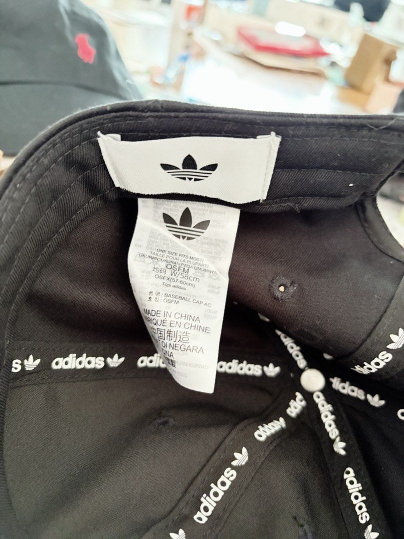 Adidas Cap (Category: Caps & Hats) located in Singapore. Submitted by sellproof (Listing ID 1435548921, Image 2). Description: .