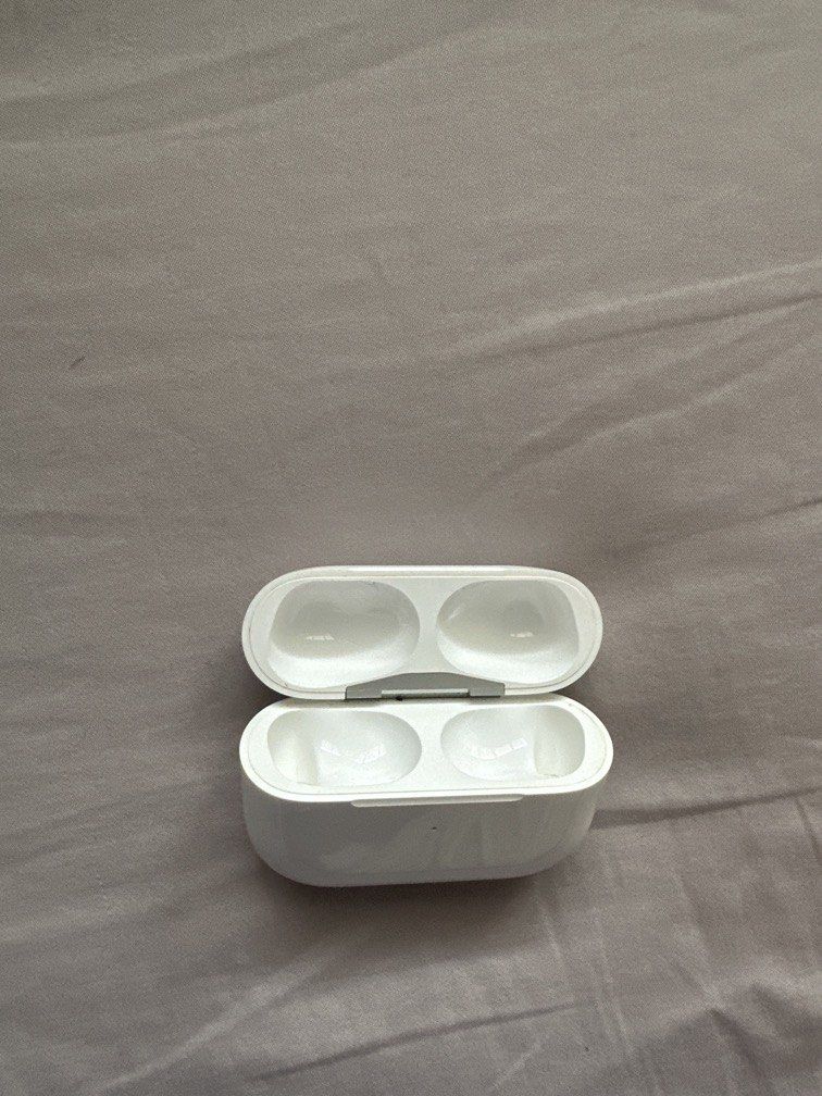 Airpods Pro Charging Case443044648474398722