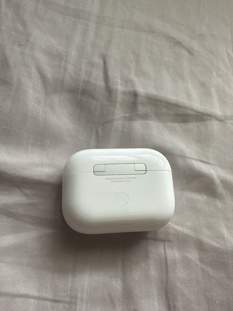 Airpods Pro Charging Case443044648474398721