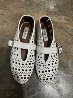 (Category: ) located in . Submitted by mj_designervintagecurator (Listing ID 1435680649, Image 1). Description: .