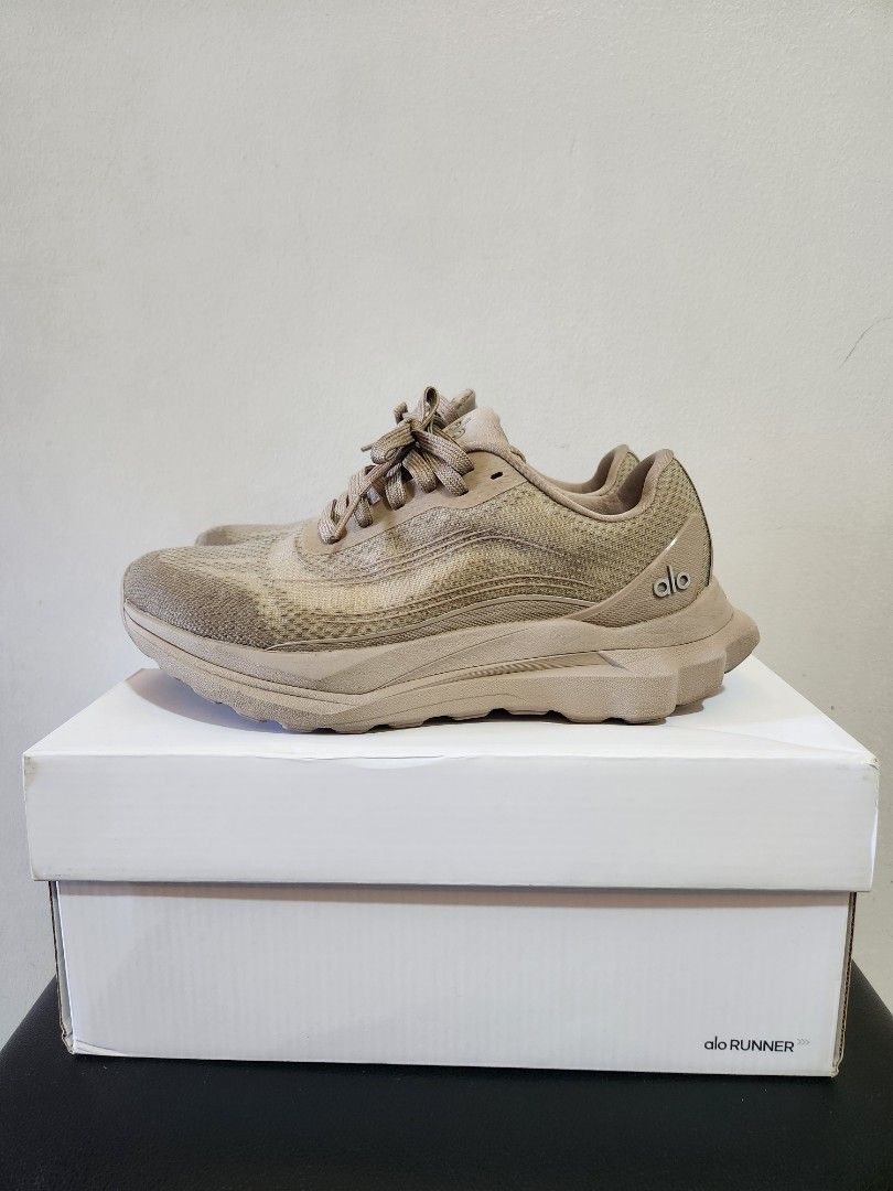 Alo Yoga Runner Shoes (Category: Sneakers) located in Taguig. Submitted by amachiiiiii (Listing ID 1435561838, Image 2). Description: Bought Dec 2025 from the US. Can pass as Brandnew. Did not use for running :)) RFS: Bought new shoes for a different sport.