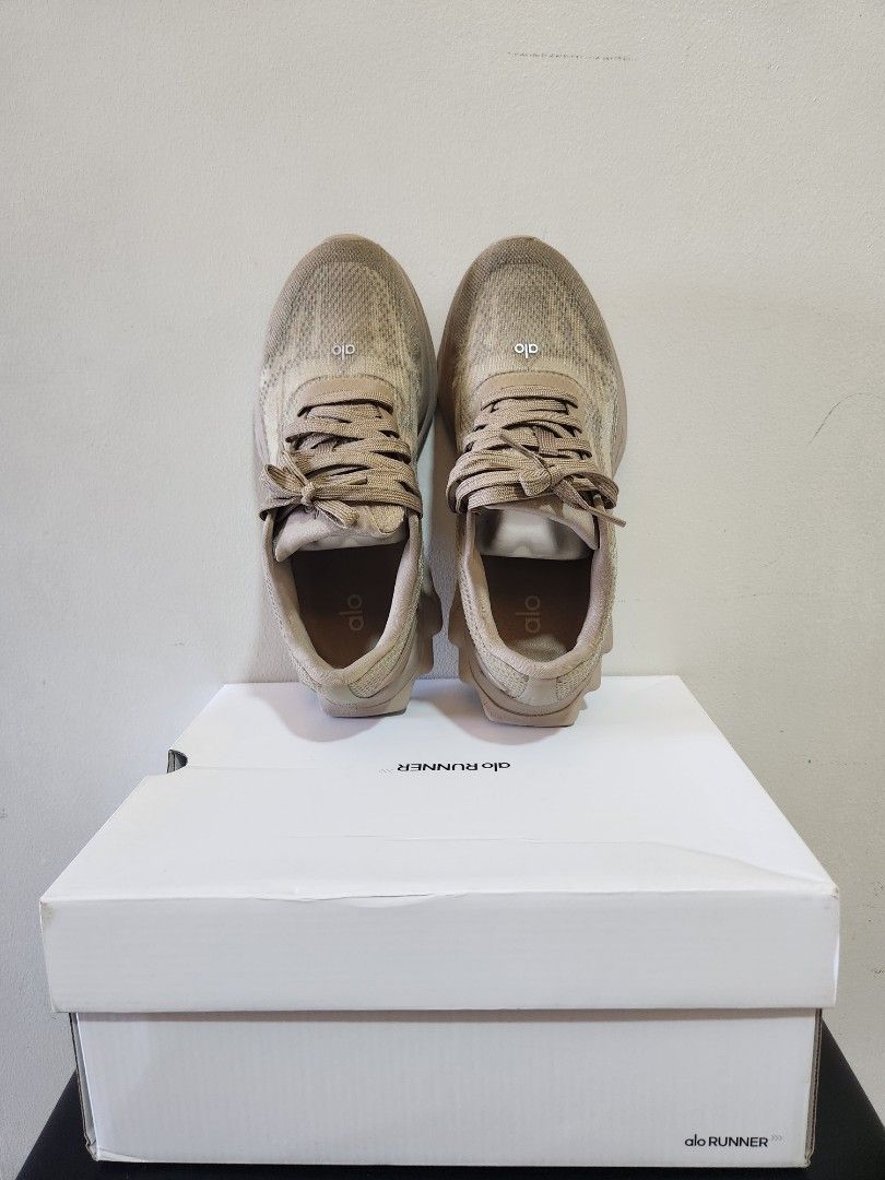 Alo Yoga Runner Shoes (Category: Sneakers) located in Taguig. Submitted by amachiiiiii (Listing ID 1435561838, Image 3). Description: Bought Dec 2025 from the US. Can pass as Brandnew. Did not use for running :)) RFS: Bought new shoes for a different sport.