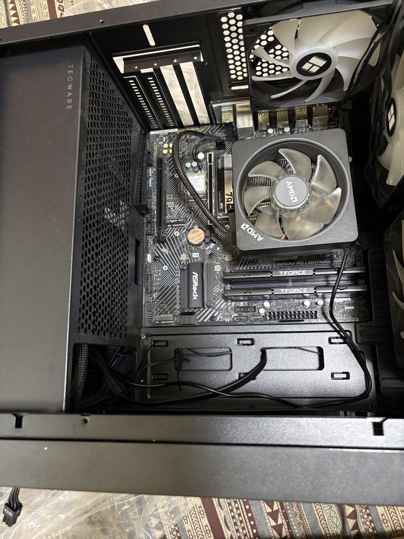 AMD Gaming PC443218662607431681