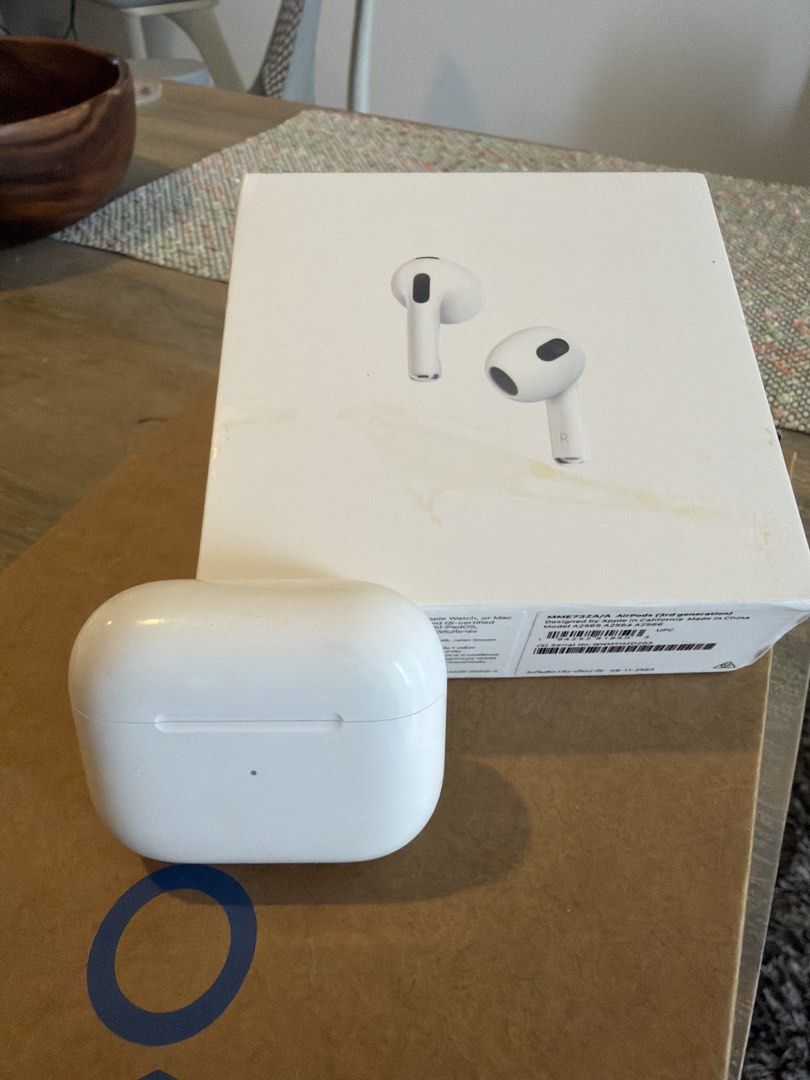 Apple AirPods (3rd generation)