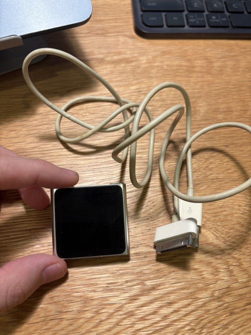Apple iPod Nano - Silver 8gb443239779984353283