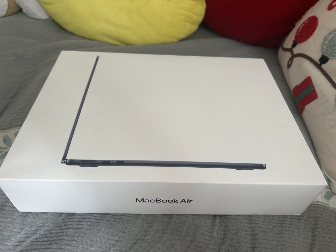 Apple MacBook Air - Brand New442987431939297280