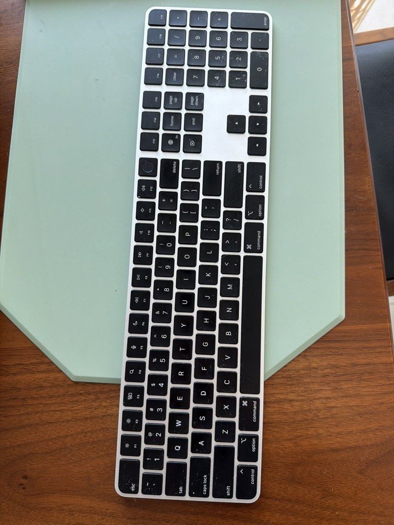 Apple Magic Keyboard - Black with TouchID442882637410478080