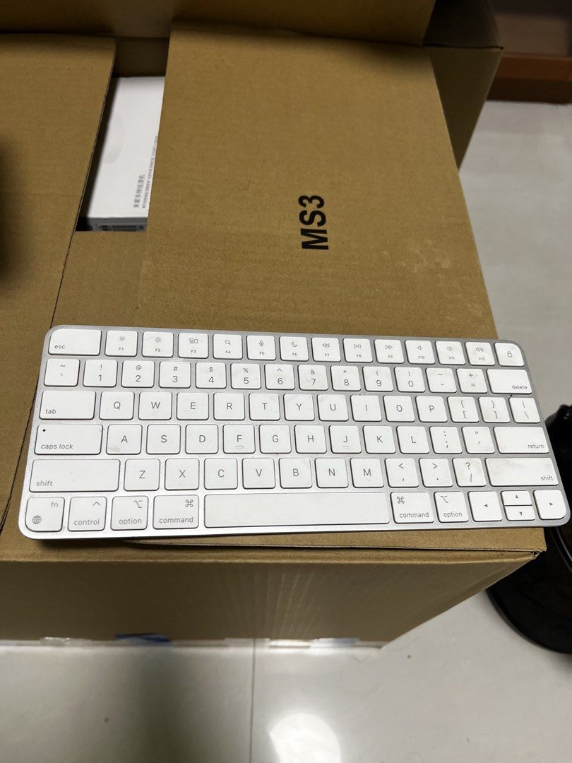 Apple Magic Keyboard - Silver443223957937868800