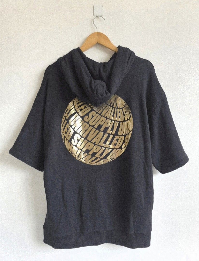 Asos Oversized, short-sleeve hoodie (Category: Coats, Jackets and Outerwear) located in Manila. Submitted by closetbyandy (Listing ID 1435529566, Image 2). Description: ✨please READ before making an inquiry and placing your order(s) to avoid misunderstanding 📍I will not entertain inquiries or orders from accounts with a history of negative reviews (buyer or seller). This policy protects both my shop's reputation and my experience as a seller. 📍