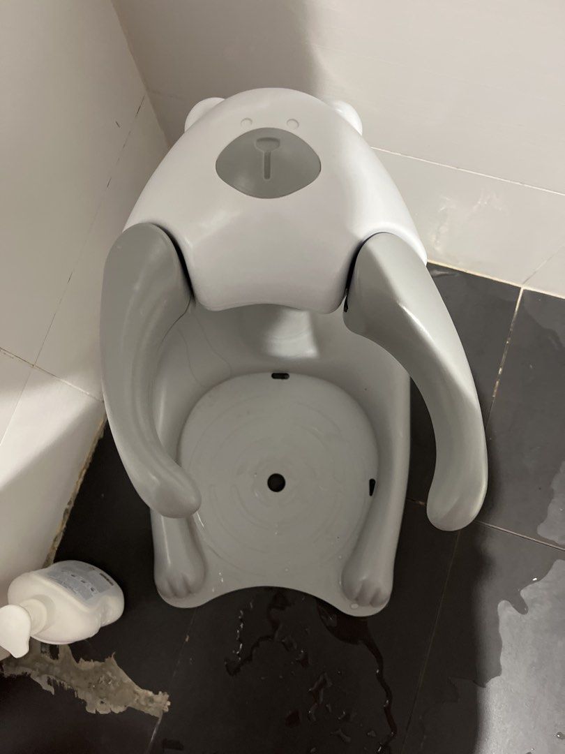 Baby Bath stand (Category: Bathtub & Bath Accessories) located in Kuala Lumpur. Submitted by sasa0708 (Listing ID 1435642864, Image 1). Description: bath stand, good condition.