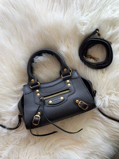 (Category: ) located in . Submitted by shoulderfashion (Listing ID 1435596788, Image 1). Description: .