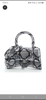 (Category: ) located in . Submitted by Luxuries (Listing ID 1435690251, Image 1). Description: .