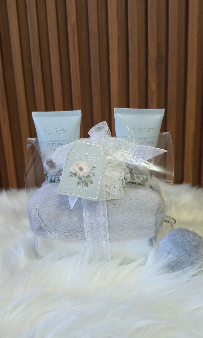 Bath Set (Body Wash and Lotion) (Category: Bath) located in Tarlac. Submitted by shopwithlizzie26 (Listing ID 1435612290, Image 2). Description: bath set, remains sealed..