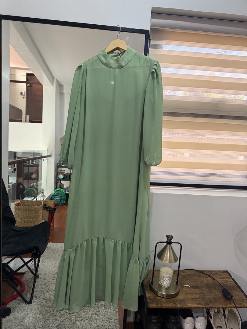 Bianca cordero 2 pc gown (Category: Evening dresses & gowns) located in Manila. Submitted by declutterwithg (Listing ID 1435490572, Image 3). Description: Used once only for a wedding event 2pc gown ( inner is spandex type or stretchy cos i’m pregnant when I wore it) - fits well if your waist is 34 inches onwards since stretchy - custom made for Php 18k selling almost half the price.