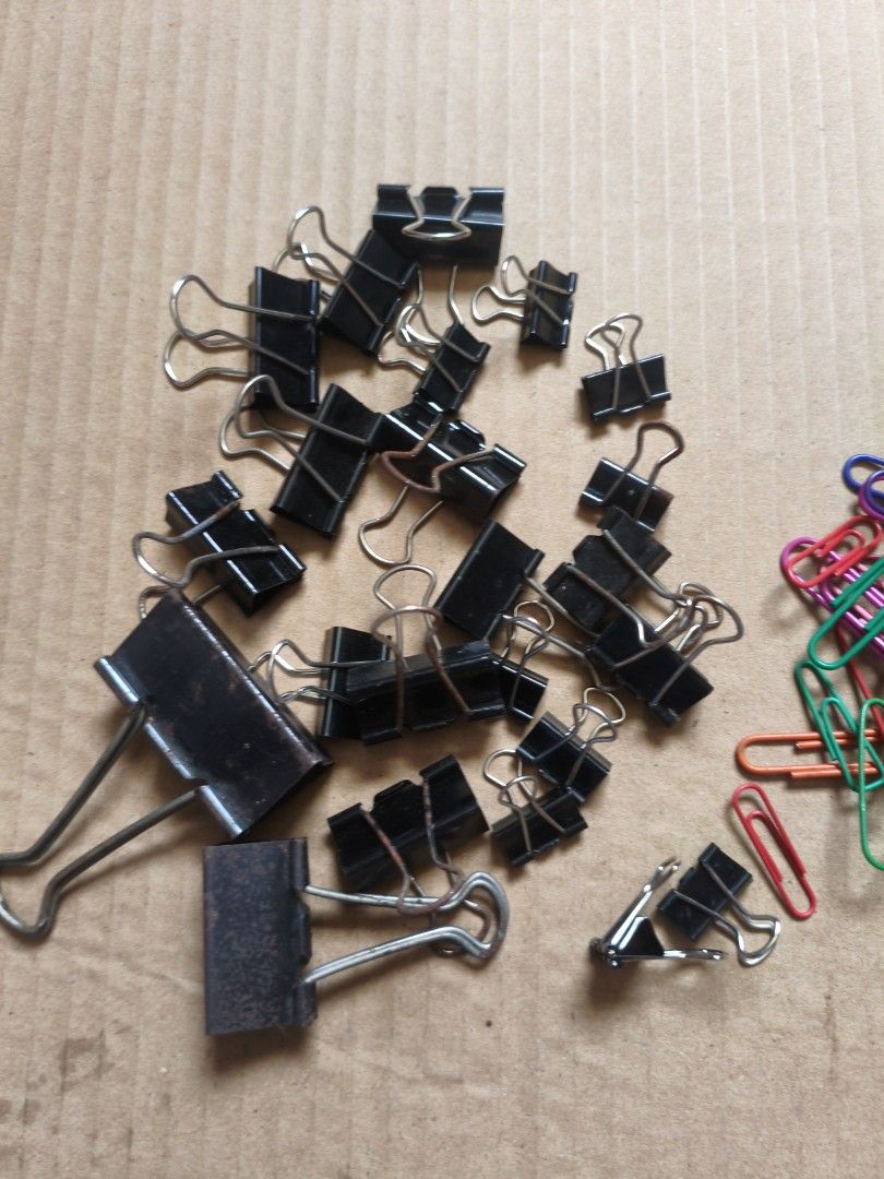 Binder Clips and Paper Clips Assorted (Category: Stationery & School Supplies) located in Pasig City. Submitted by coolphoenix-29ac (Listing ID 1435537006, Image 2). Description: - Assorted binder clips and paper clips. - Includes black binder clips (various sizes) and colorful paper clips. - Perfect for organizing documents and supplies. - Great for home, office, or school use. - Essential stationery set..