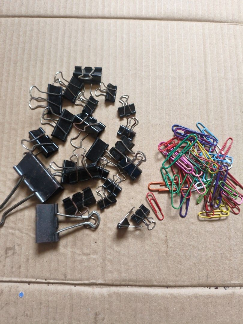 Binder Clips and Paper Clips Assorted (Category: Stationery & School Supplies) located in Pasig City. Submitted by coolphoenix-29ac (Listing ID 1435537006, Image 1). Description: - Assorted binder clips and paper clips. - Includes black binder clips (various sizes) and colorful paper clips. - Perfect for organizing documents and supplies. - Great for home, office, or school use. - Essential stationery set..