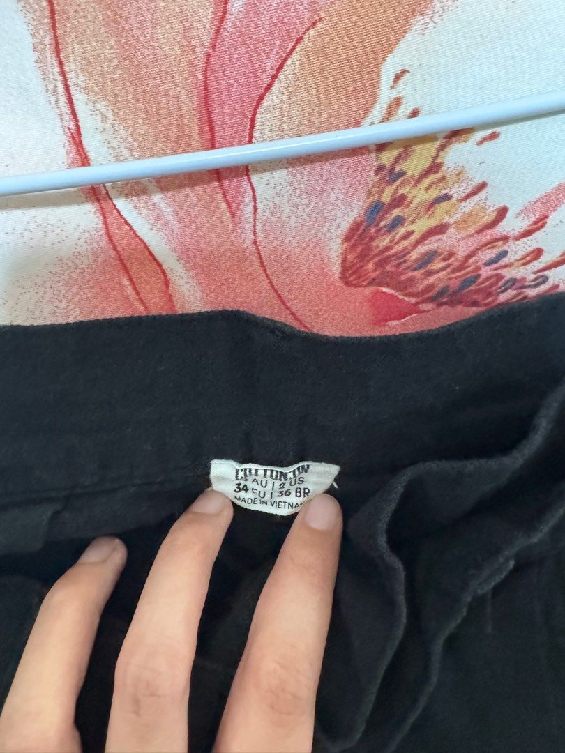Black cotton on linen wide legged pants (Category: Jeans) located in Cebu City. Submitted by dmscemd (Listing ID 1435629454, Image 3). Description: Used once or twice But still with very good condition No defects.