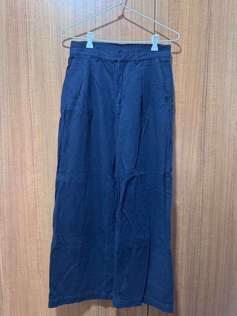 Black cotton on linen wide legged pants (Category: Jeans) located in Cebu City. Submitted by dmscemd (Listing ID 1435629454, Image 1). Description: Used once or twice But still with very good condition No defects.