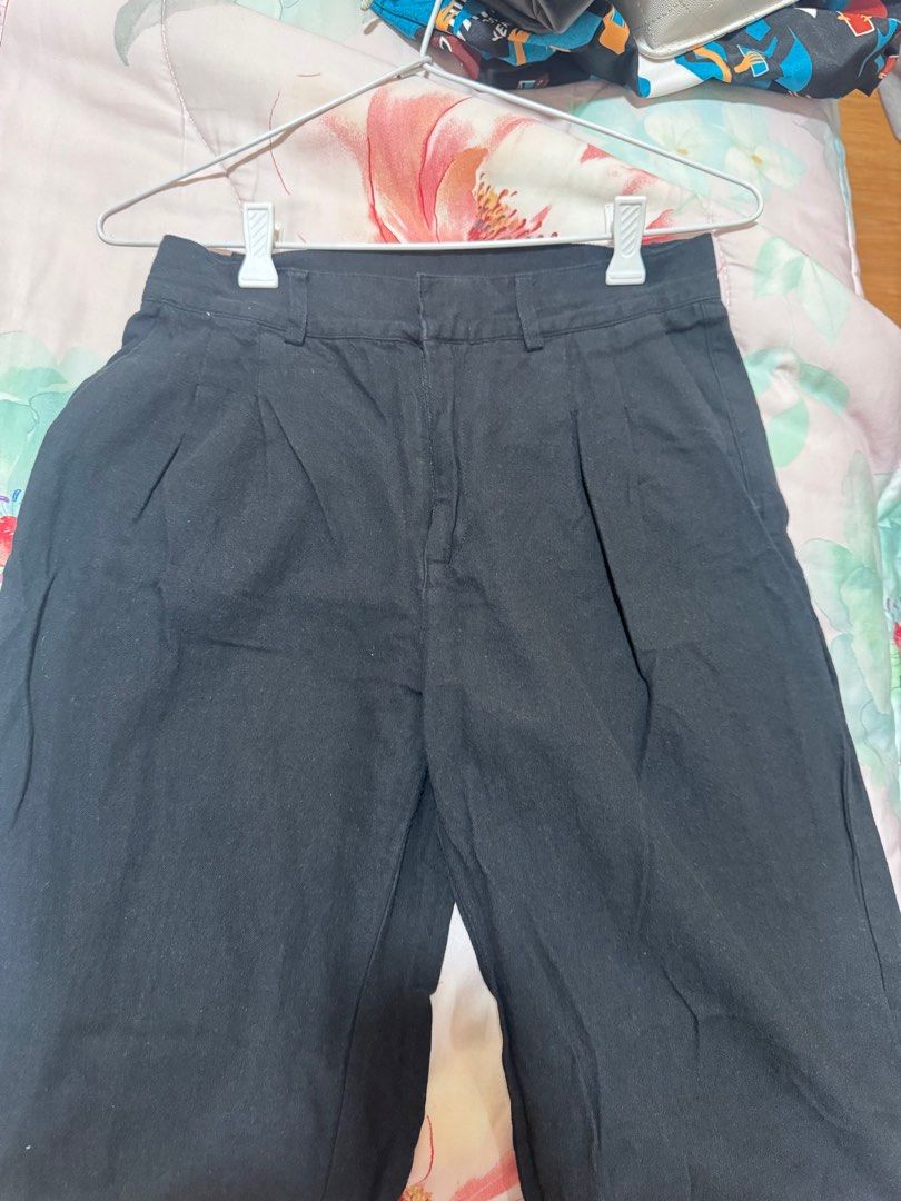 Black cotton on linen wide legged pants (Category: Jeans) located in Cebu City. Submitted by dmscemd (Listing ID 1435629454, Image 2). Description: Used once or twice But still with very good condition No defects.