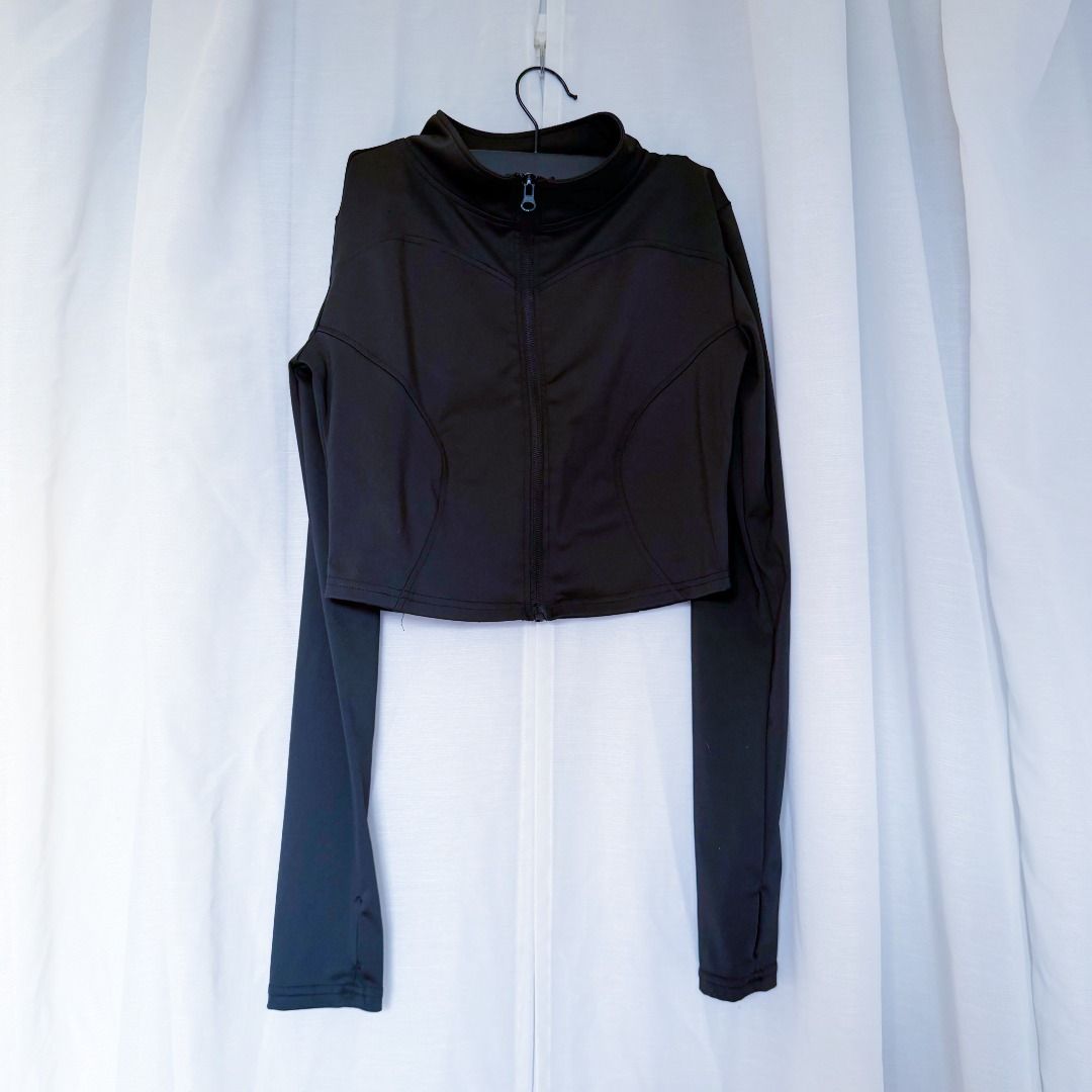 Black Cropped Yoga Jacket (Category: Activewear) located in Taguig. Submitted by allthingsclassy.ph (Listing ID 1435586079, Image 1). Description: .