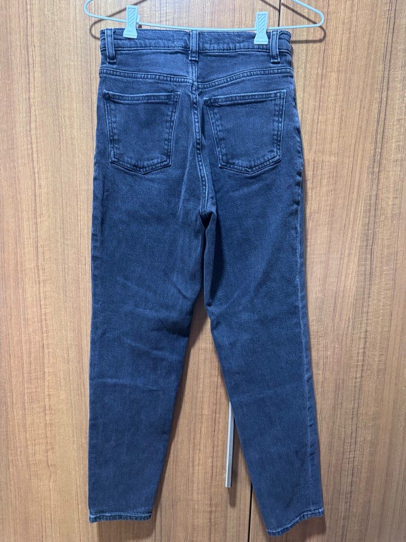 Black Mango Mom Jeans (Category: Jeans) located in Cebu City. Submitted by dmscemd (Listing ID 1435629772, Image 2). Description: In veryyyy good condition Used a few times but looks brand new No defects Color did not fade.