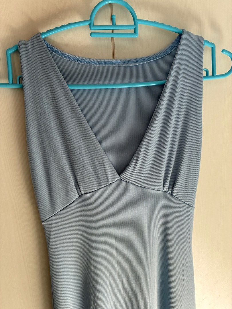 Blue Sleeveless V-Neck Dress (Category: Dresses) located in Quezon City. Submitted by chwichwi (Listing ID 1435587553, Image 2). Description: - Light blue midi dress - Sleeveless design - Flattering V-neckline - Fitted bodice - Straight skirt - Soft, stretchy fabric - Suitable for various occasions - Fits Small to Medium.