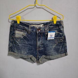 (Category: ) located in . Submitted by beau-tifulcloset (Listing ID 1435654803, Image 1). Description: .
