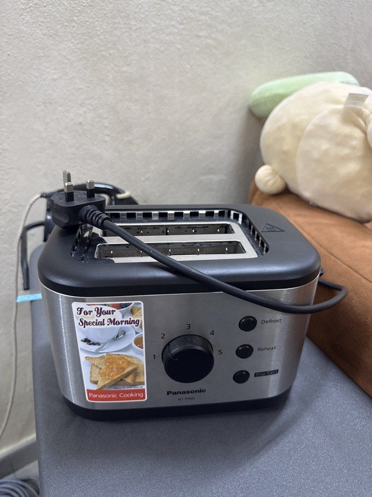 Bread toaster (Category: Ovens & Toasters) located in Gelugor. Submitted by eggy_avocado (Listing ID 1435583515, Image 1). Description: Bread toaster, likely used. . Model NT-P400.
