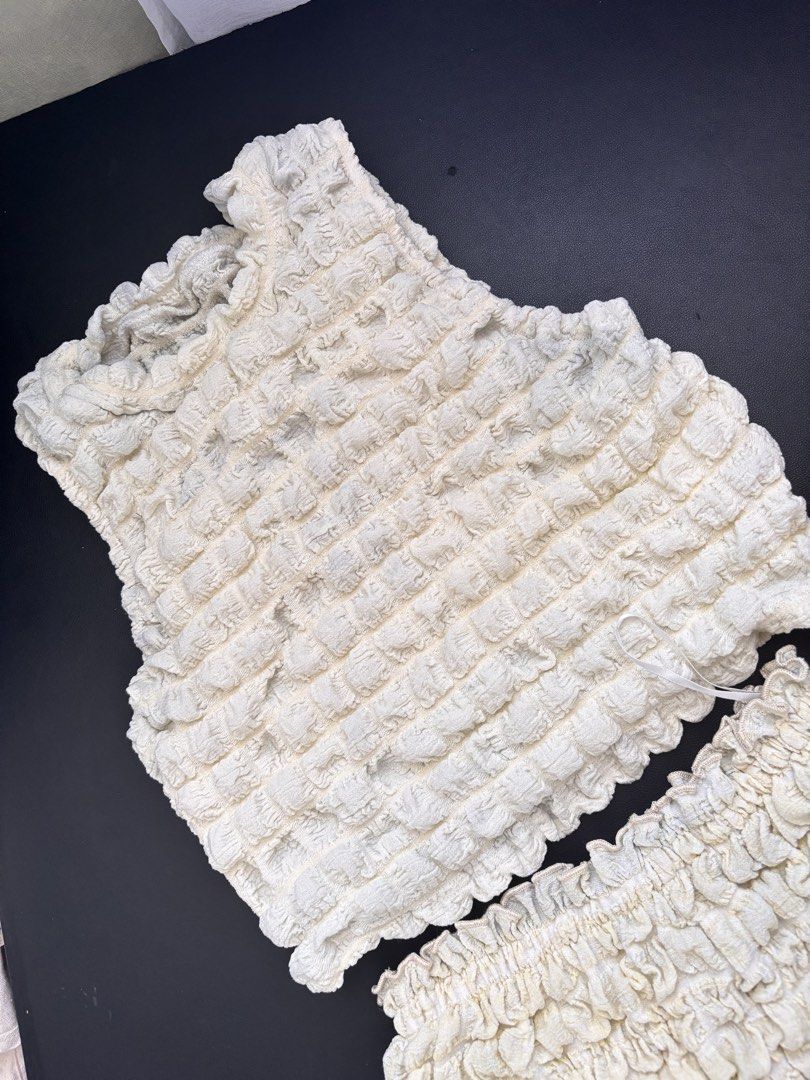 Bubbled/Ruffled/Smocked Mini Shorts and Top Coordinates (Category: Sets or Coordinates) located in Paranaque City. Submitted by maiceb (Listing ID 1435558797, Image 3). Description: No flaws. Xs-small.