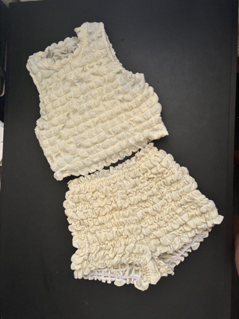 Bubbled/Ruffled/Smocked Mini Shorts and Top Coordinates (Category: Sets or Coordinates) located in Paranaque City. Submitted by maiceb (Listing ID 1435558797, Image 1). Description: No flaws. Xs-small.