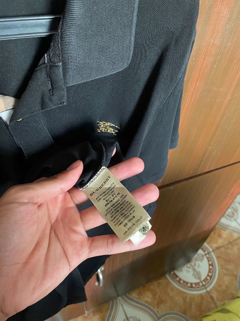 Burberry Black Englash Polo Shirt (Category: Tshirts & Polo Shirts ) located in Caloocan City. Submitted by sporki (Listing ID 1435558980, Image 2). Description: Burberry England Polo Shirt dimes: 16x23.