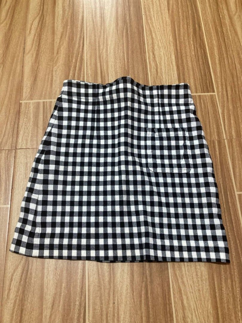 Checkered Skirt (Category: Skirts) located in Davao. Submitted by ynspired (Listing ID 1435609367, Image 1). Description: .