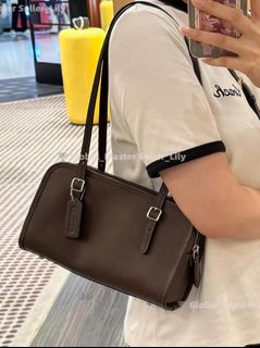 (Category: ) located in . Submitted by fashion.luxe (Listing ID 1435580011, Image 1). Description: .