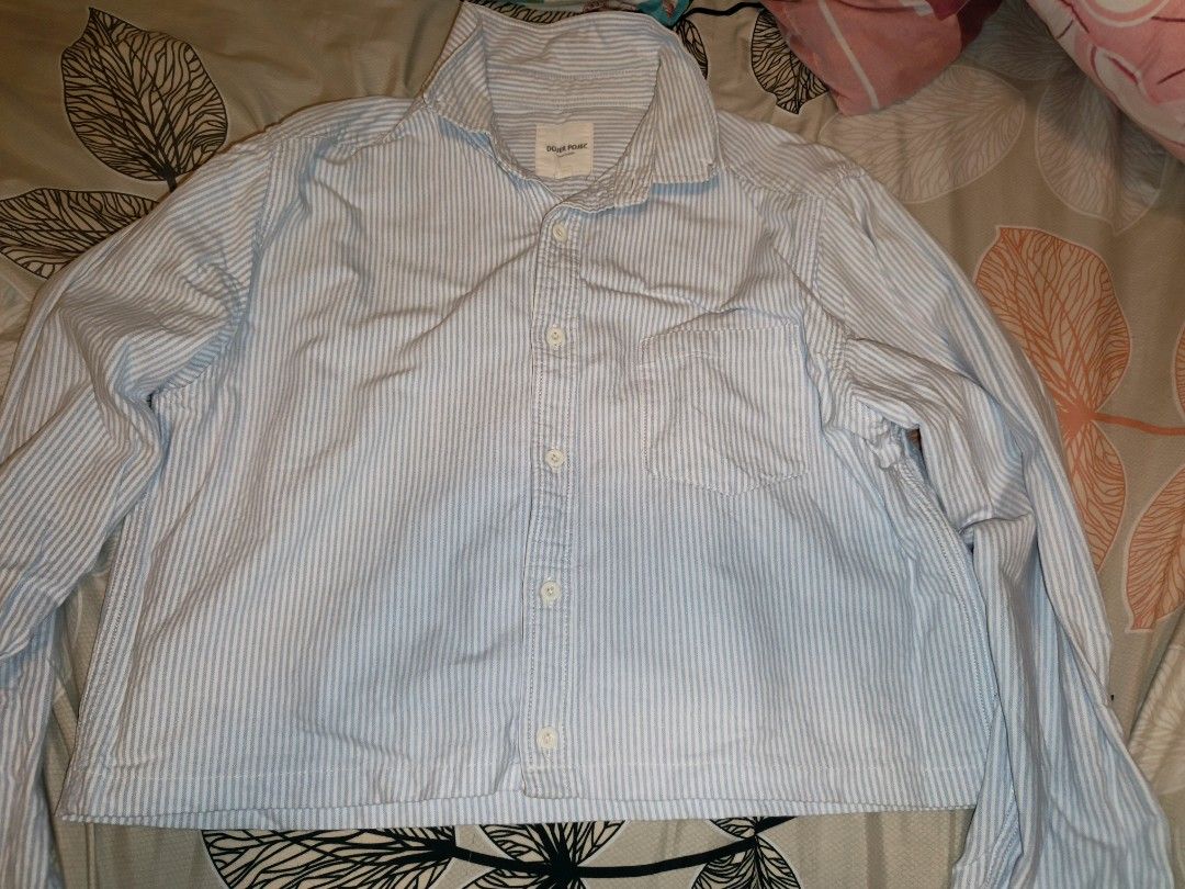 Crop Stripe blue and white polo (Category: Tshirts & Polo Shirts ) located in Quezon. Submitted by souuus (Listing ID 1435686153, Image 3). Description: - Men M, Women L - Bago pa - Cropted - goods sa mga 5'2 height.