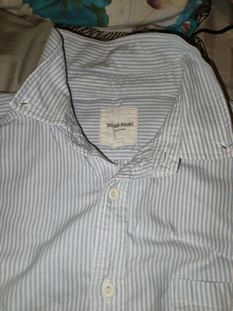 Crop Stripe blue and white polo (Category: Tshirts & Polo Shirts ) located in Quezon. Submitted by souuus (Listing ID 1435686153, Image 2). Description: - Men M, Women L - Bago pa - Cropted - goods sa mga 5'2 height.